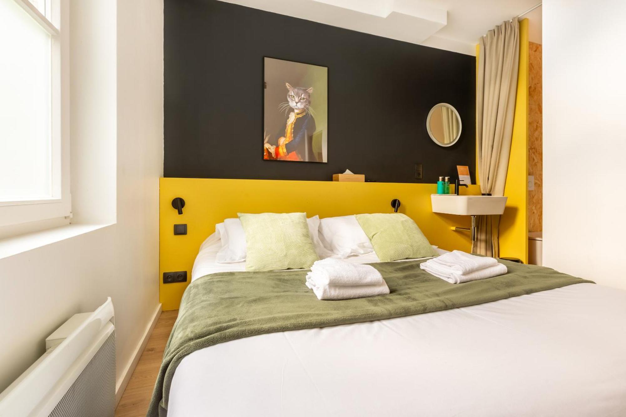Au Chat Qui Dort Lille - Magasin Экстерьер фото